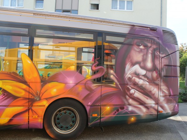 <span>Abribus 2015</span><i>→</i>
