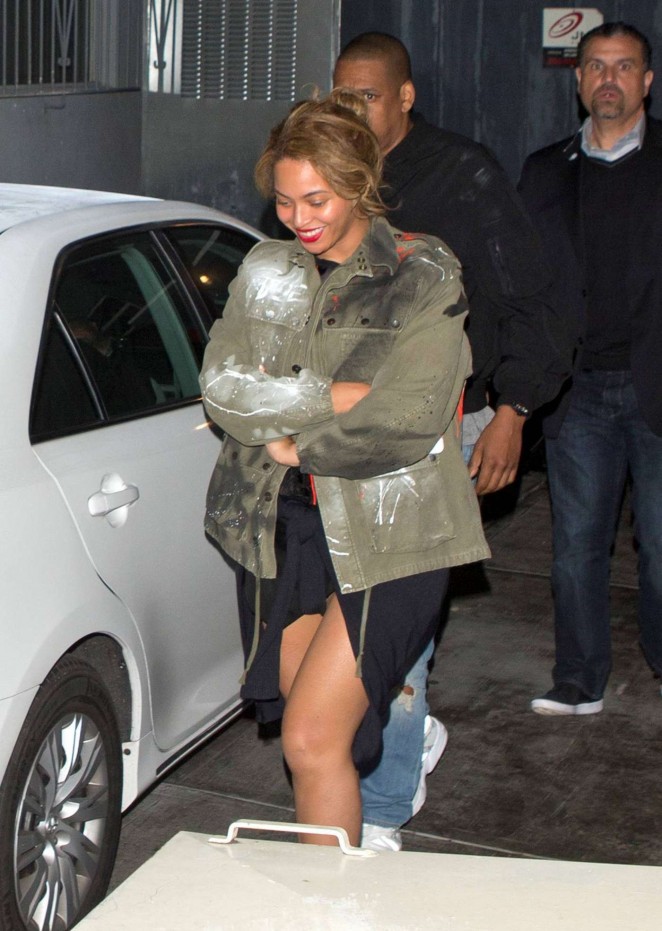 Beyonce--Leaves-Son-of-a-Gun-Restaurant--02-662x931