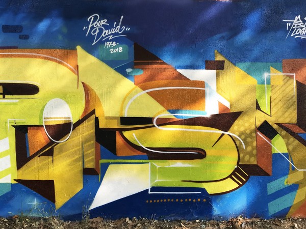 <span>Metz Graffiti</span><i>→</i>