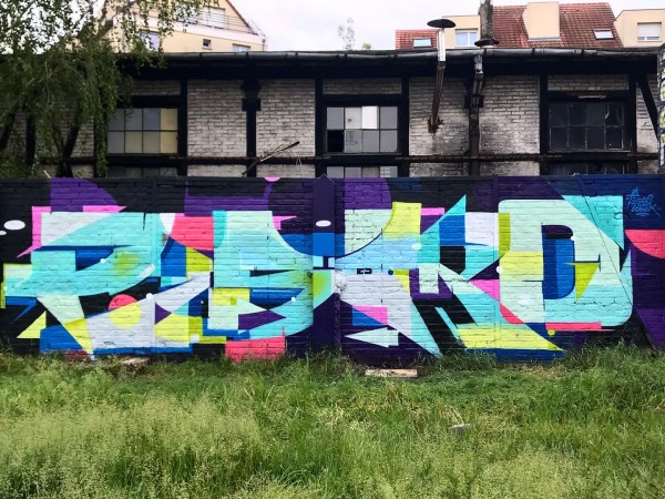 <span>Strasbourg graffiti</span><i>→</i>
