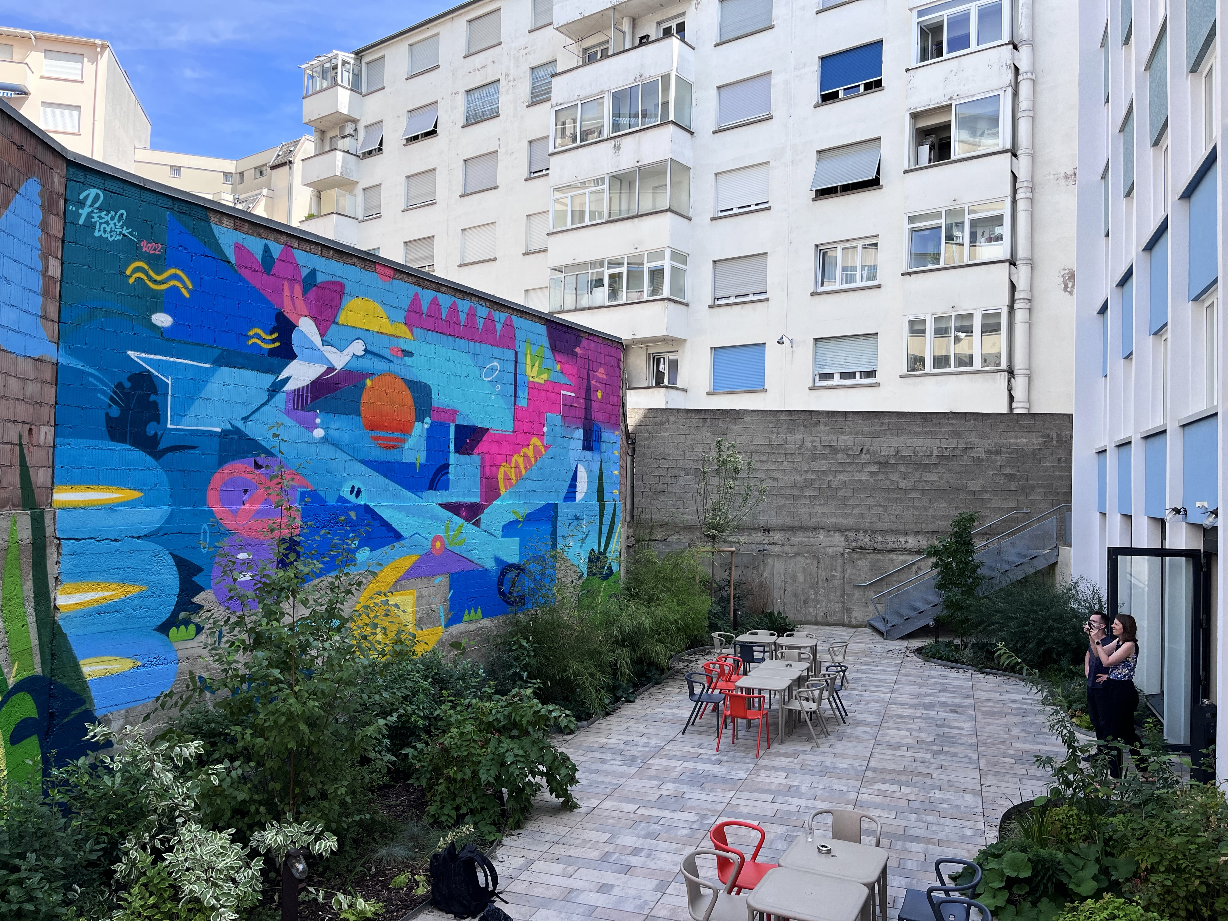 Fresque street art graffiti Strasbourg ibis budget republique