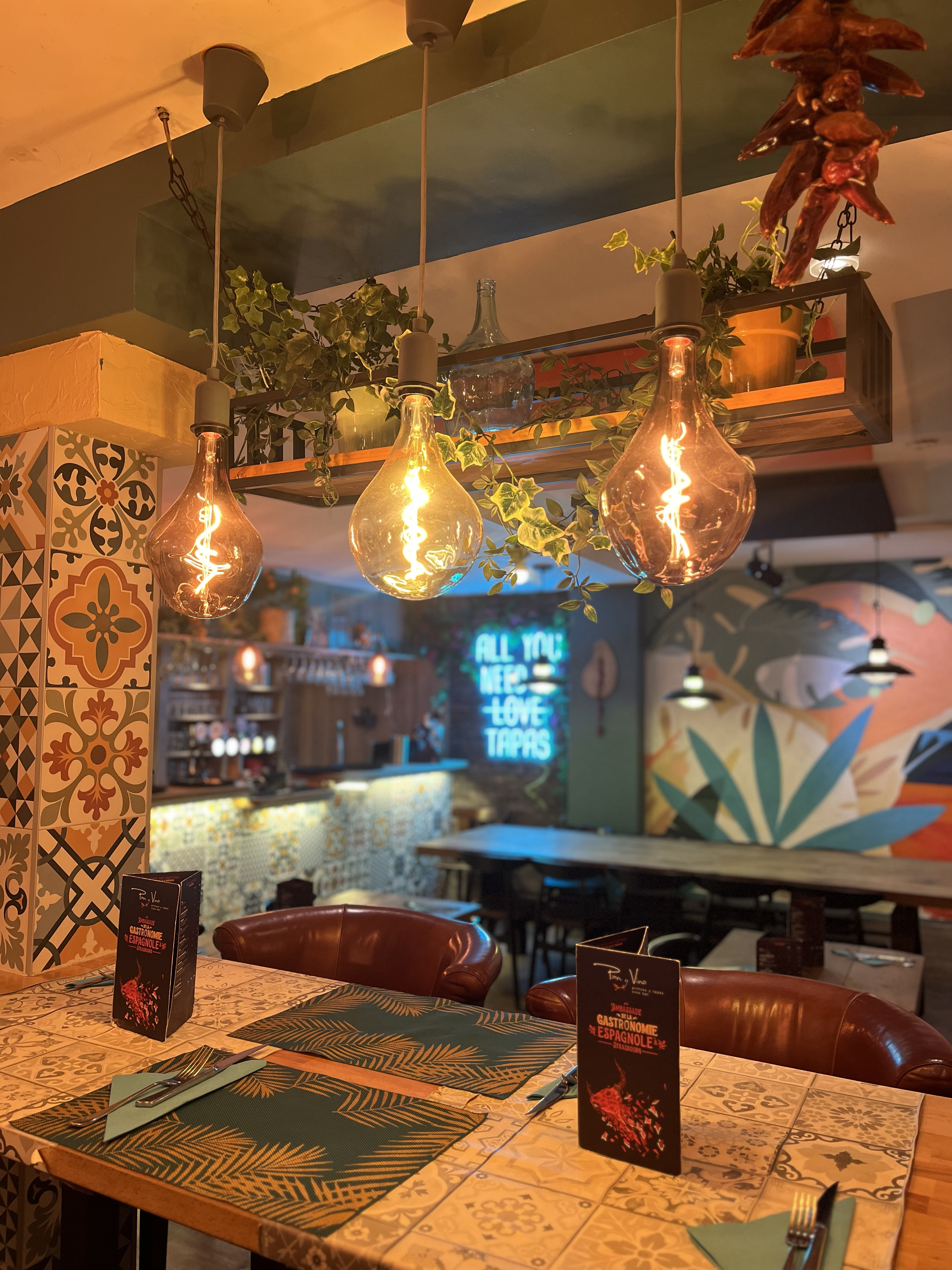 decoration restaurant pan y vino strasbourg espagnol fresque graffiti tag street art strasbourg pisco piscologik2