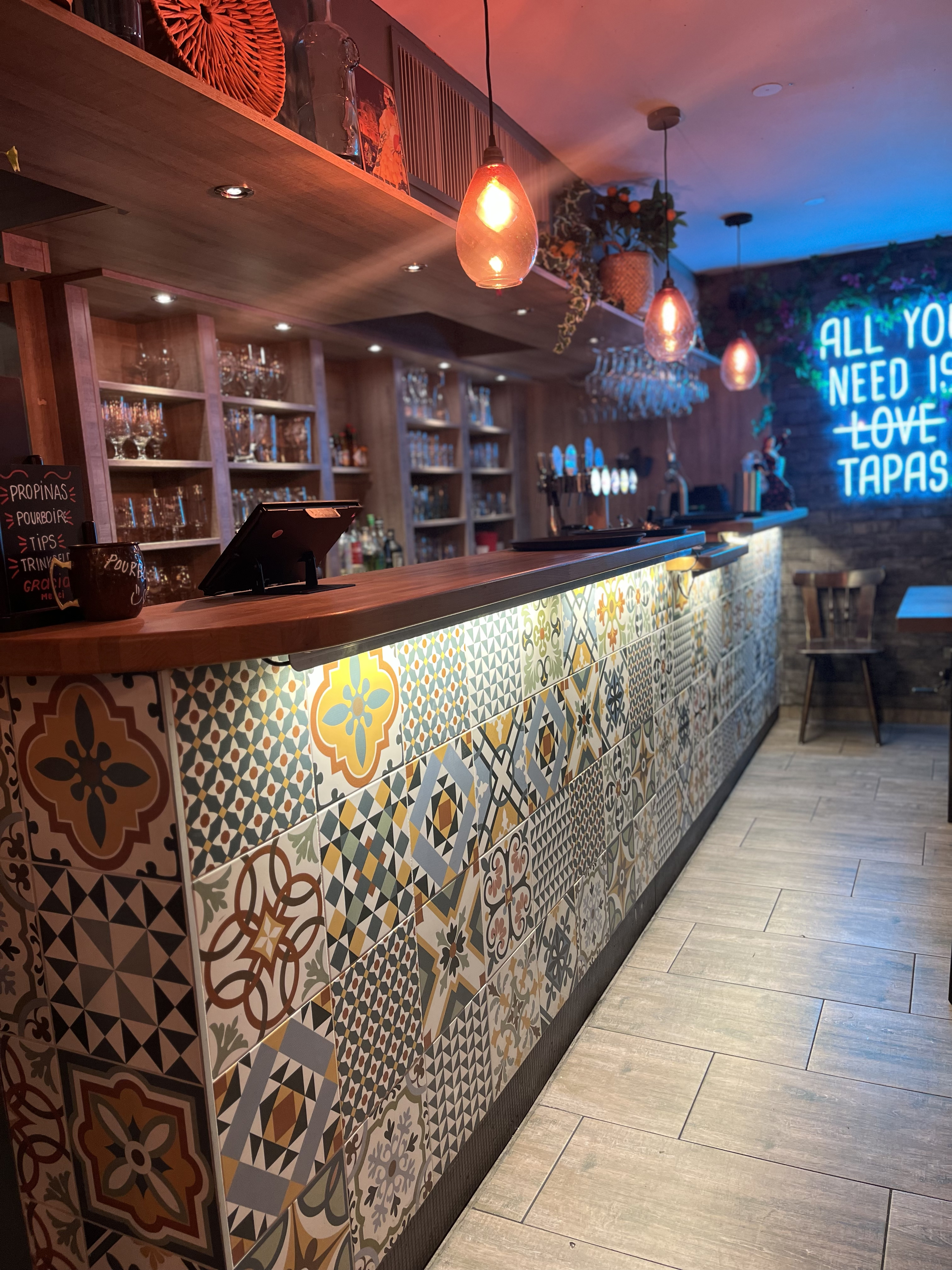 decoration restaurant pan y vino strasbourg espagnol fresque graffiti tag street art strasbourg pisco piscologik4