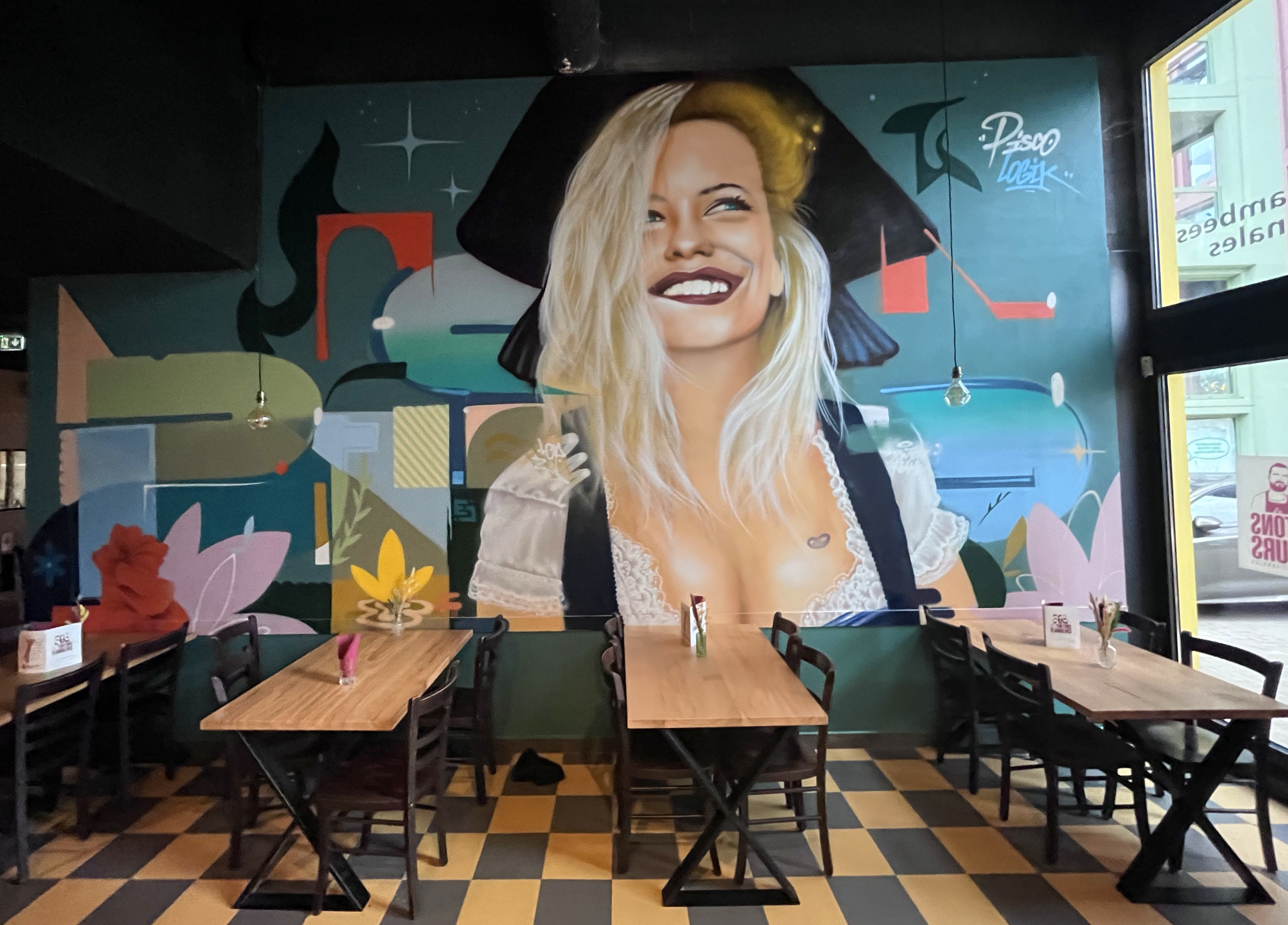 decoration restaurant tontons flambeurs tarte flambées graffiti fresque strasbourg marche de noel pisco piscologik tag
