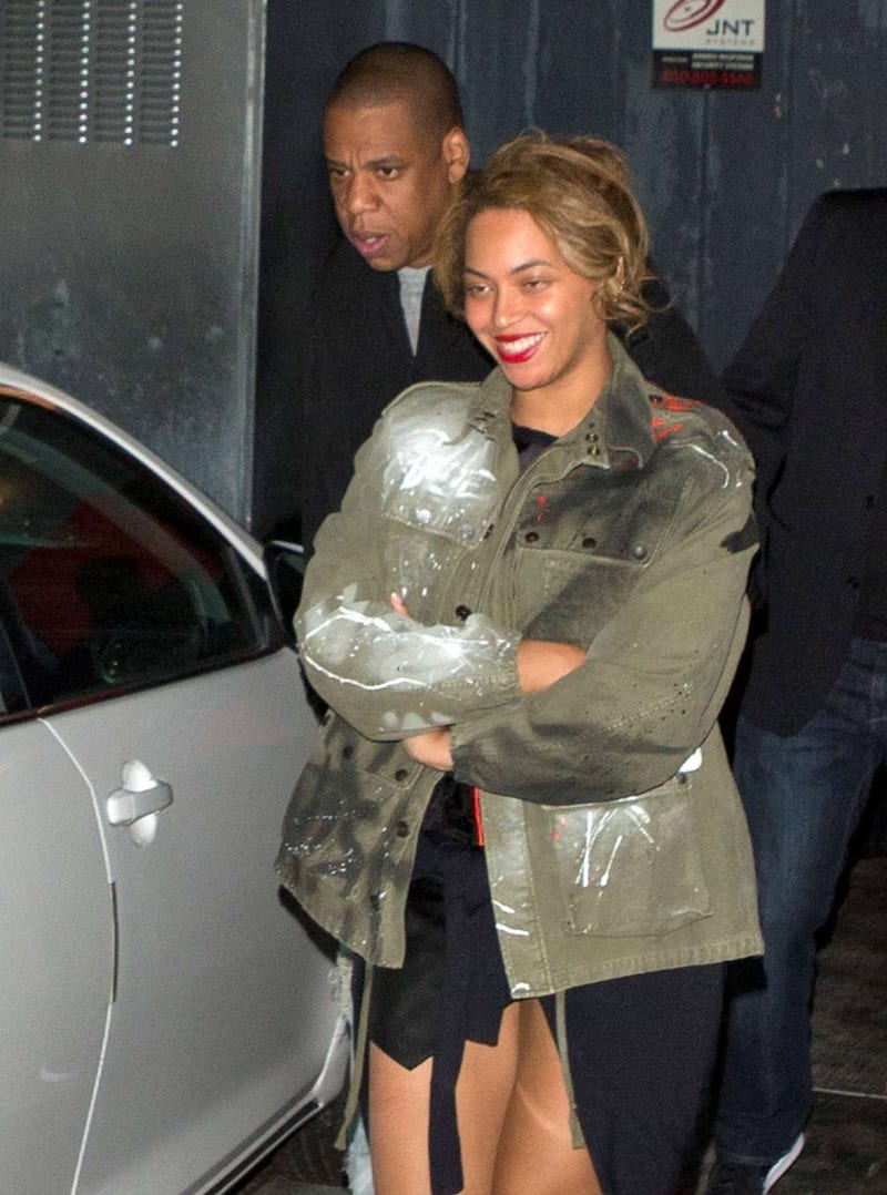 Pièce peinte à la main « Beyonce x Piscologik » par Piscologik, vue 2 sur 3
