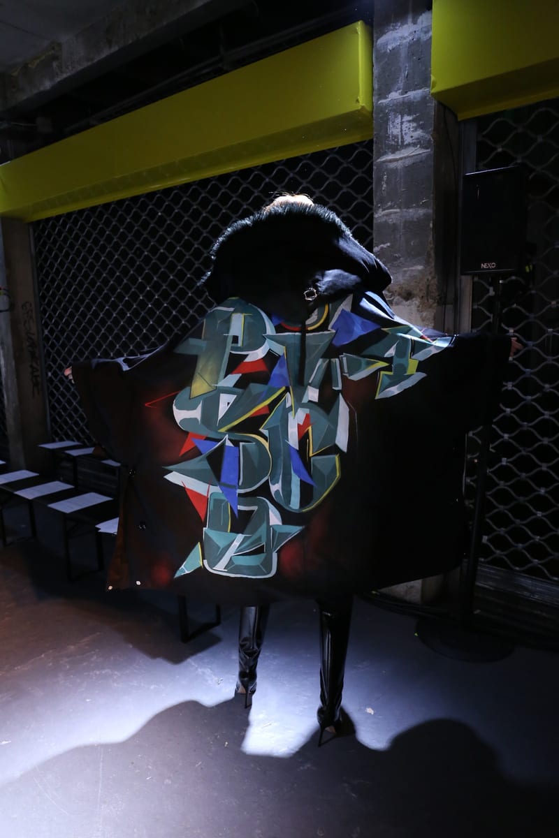 Pièce peinte à la main « Custom Faith Connexion palais de Tokyo fashion week Paris » par Piscologik, vue 2 sur 2