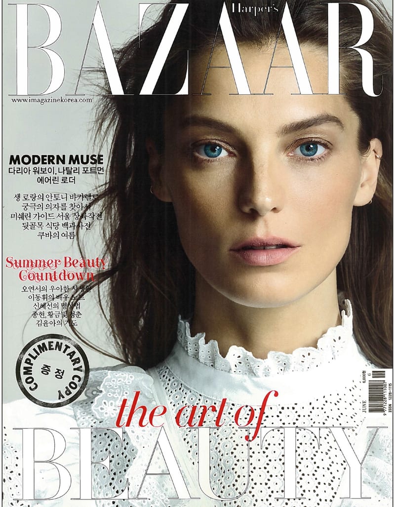 Pièce peinte à la main « Harper’s Bazaar Korea » par Piscologik, vue 1 sur 2
