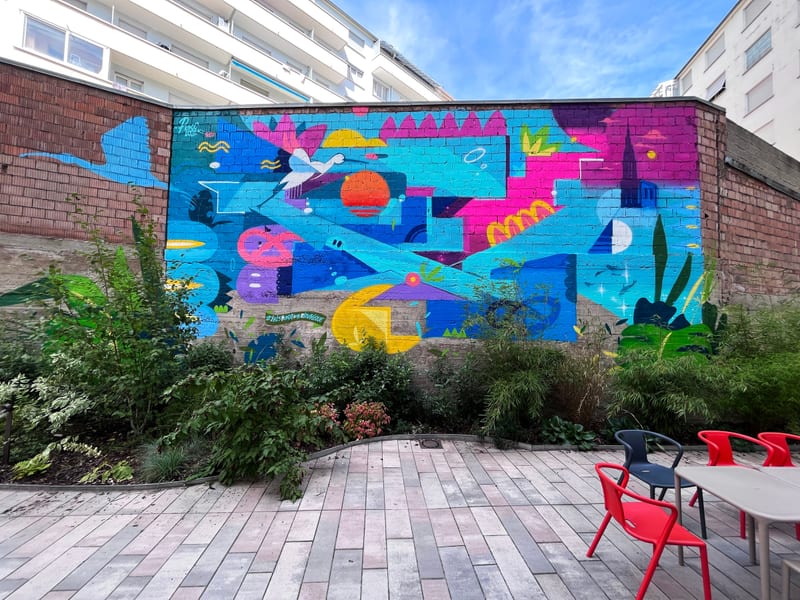 Décor « Piscologik x Hotel Ibis Strasbourg » par Piscologik, vue 2 sur 3