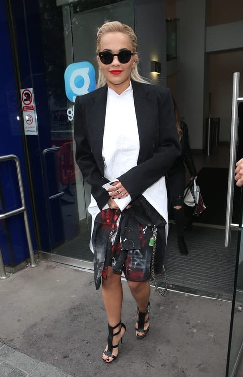 Pièce peinte à la main « Rita Ora x Piscologik » par Piscologik, vue 3 sur 4